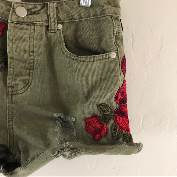 Jella C Floral Jean Shorts Olive Green - Picture 4 of 8